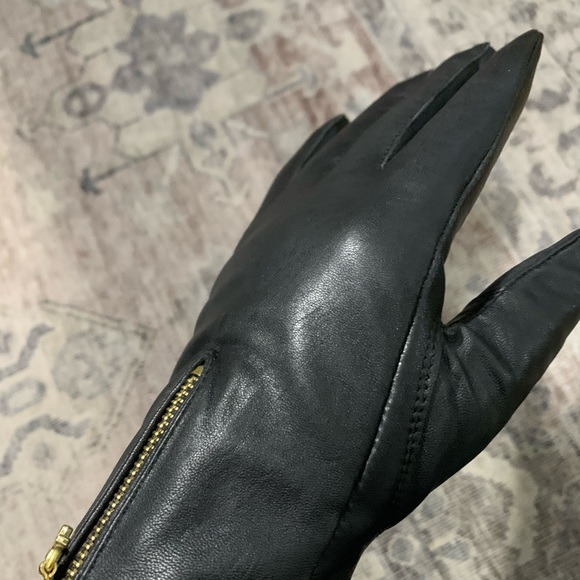 Elegant Leather Driving Gloves Black Gold Tone Zipper Detail S/M Isaac Mizrahi - Picture 9 of 15